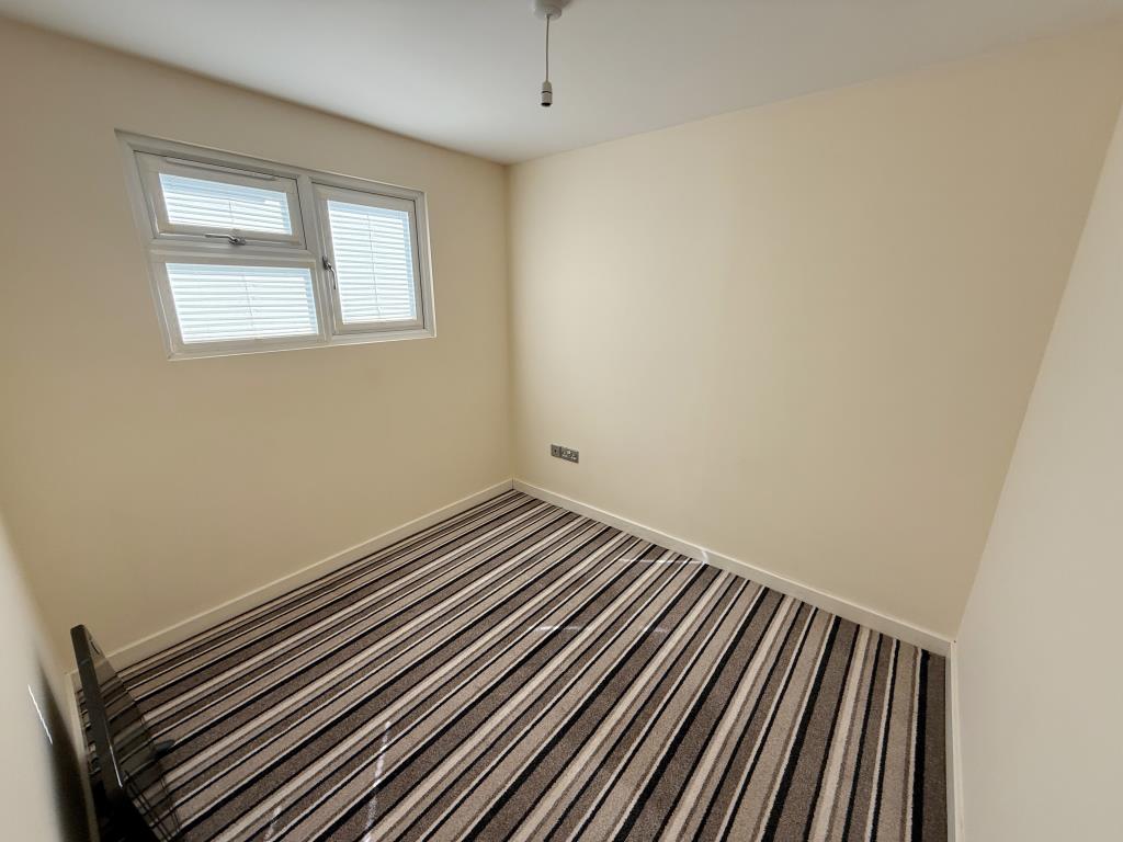 Lot: 68 - TWO-BEDROOM CHALET - Bedroom